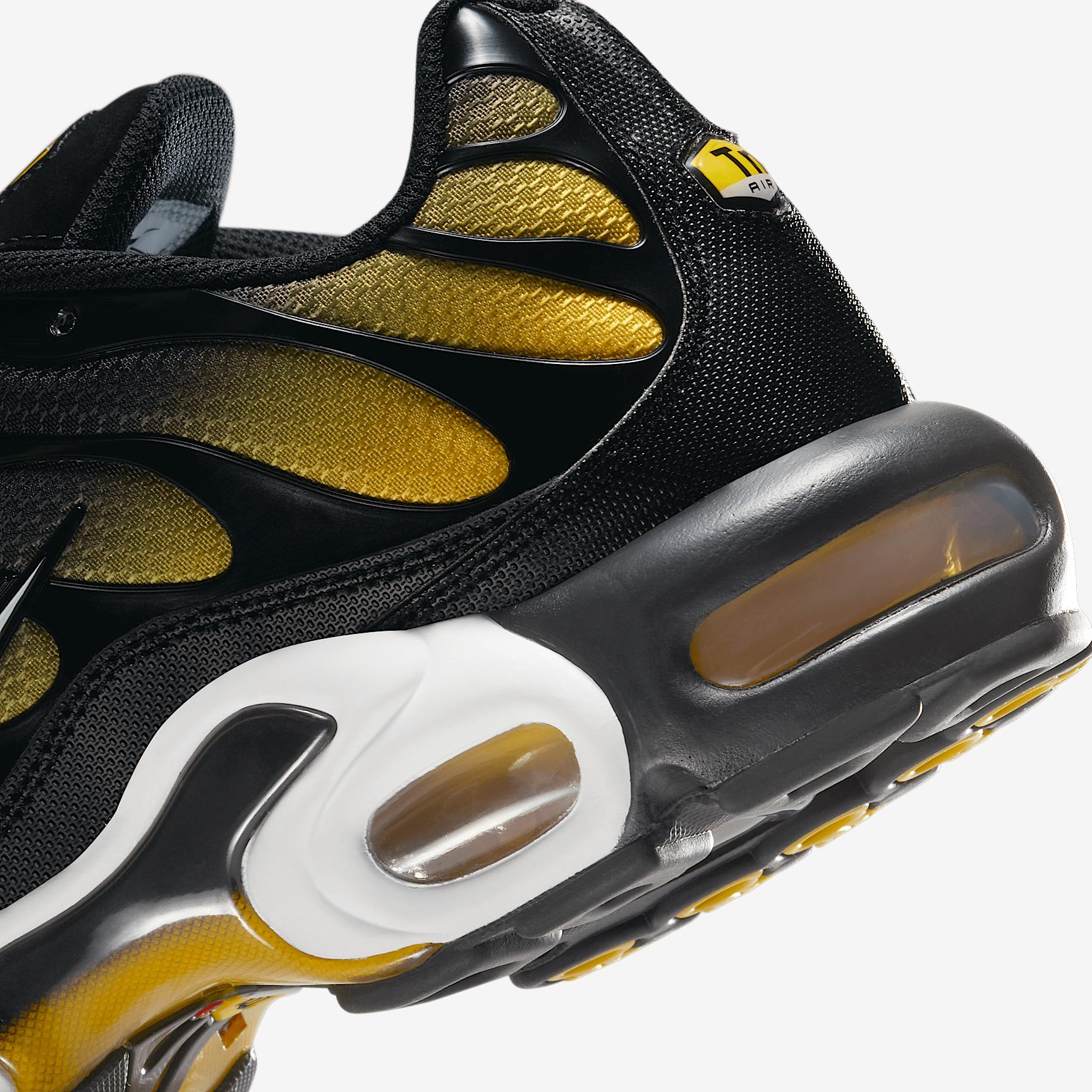 Nike Mens Air Max Plus Shoes | DM0032-301 Product Image