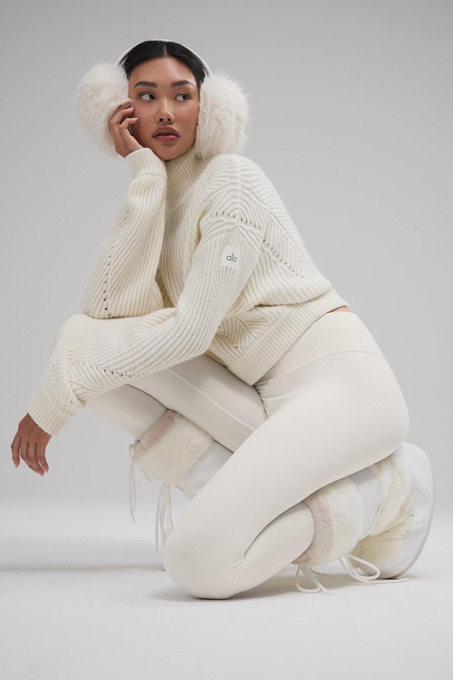 Winter Magic Cashmere Turtleneck - Ivory Product Image