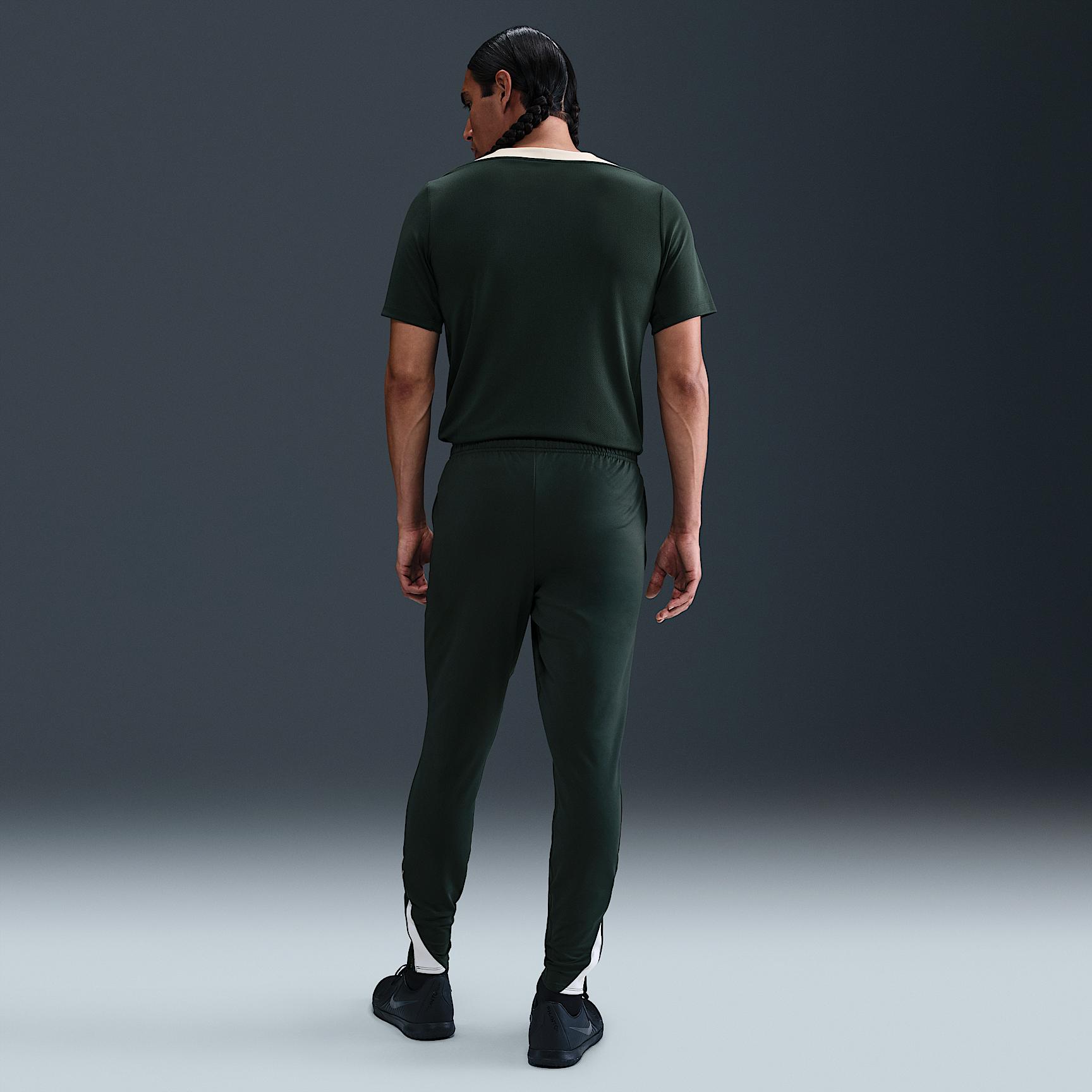 Chelsea FC Strike Men's Nike Dri-FIT Soccer Short-Sleeve Top Product Image