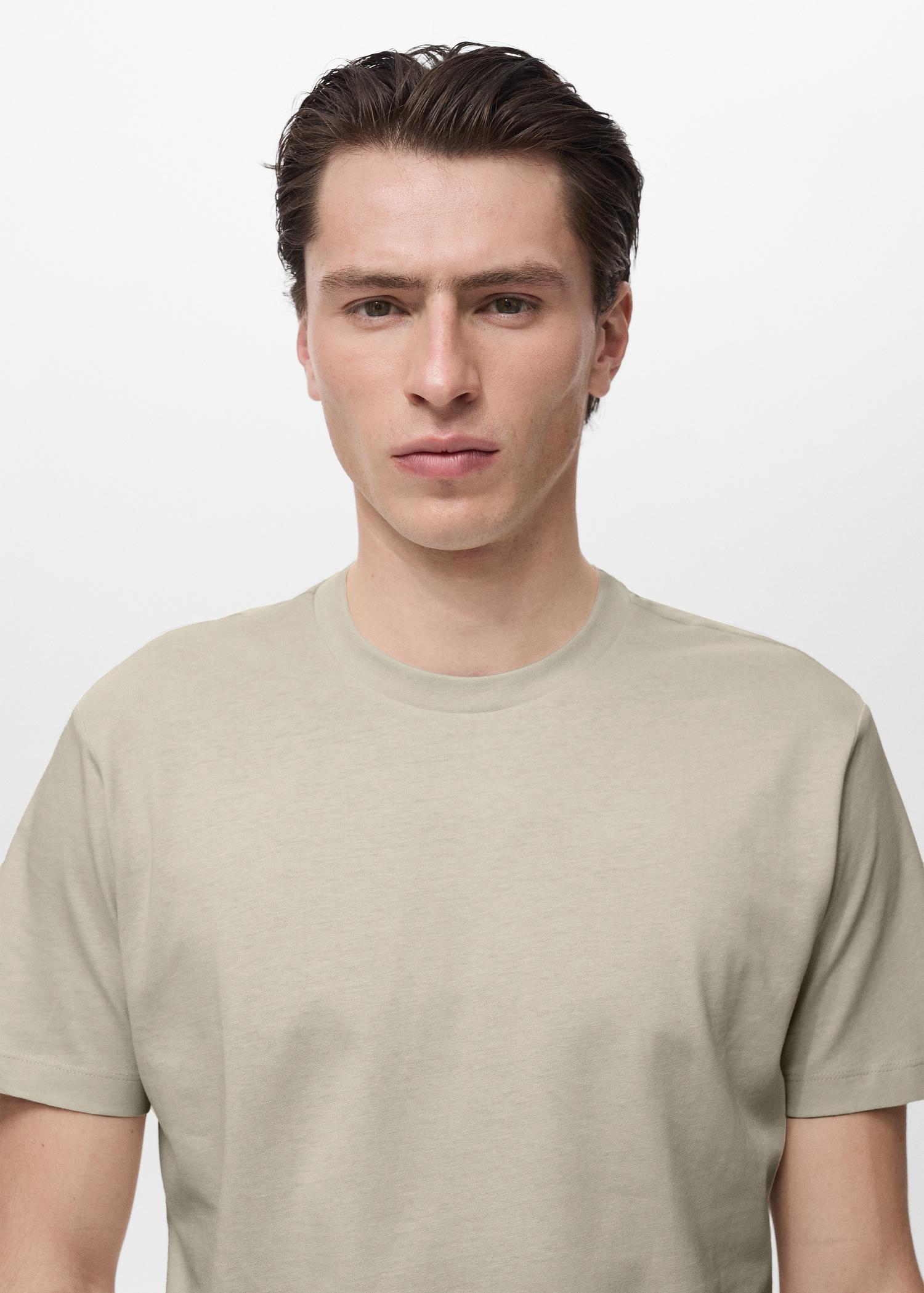 100% cotton slim-fit t-shirt - Men | MANGO USA Product Image