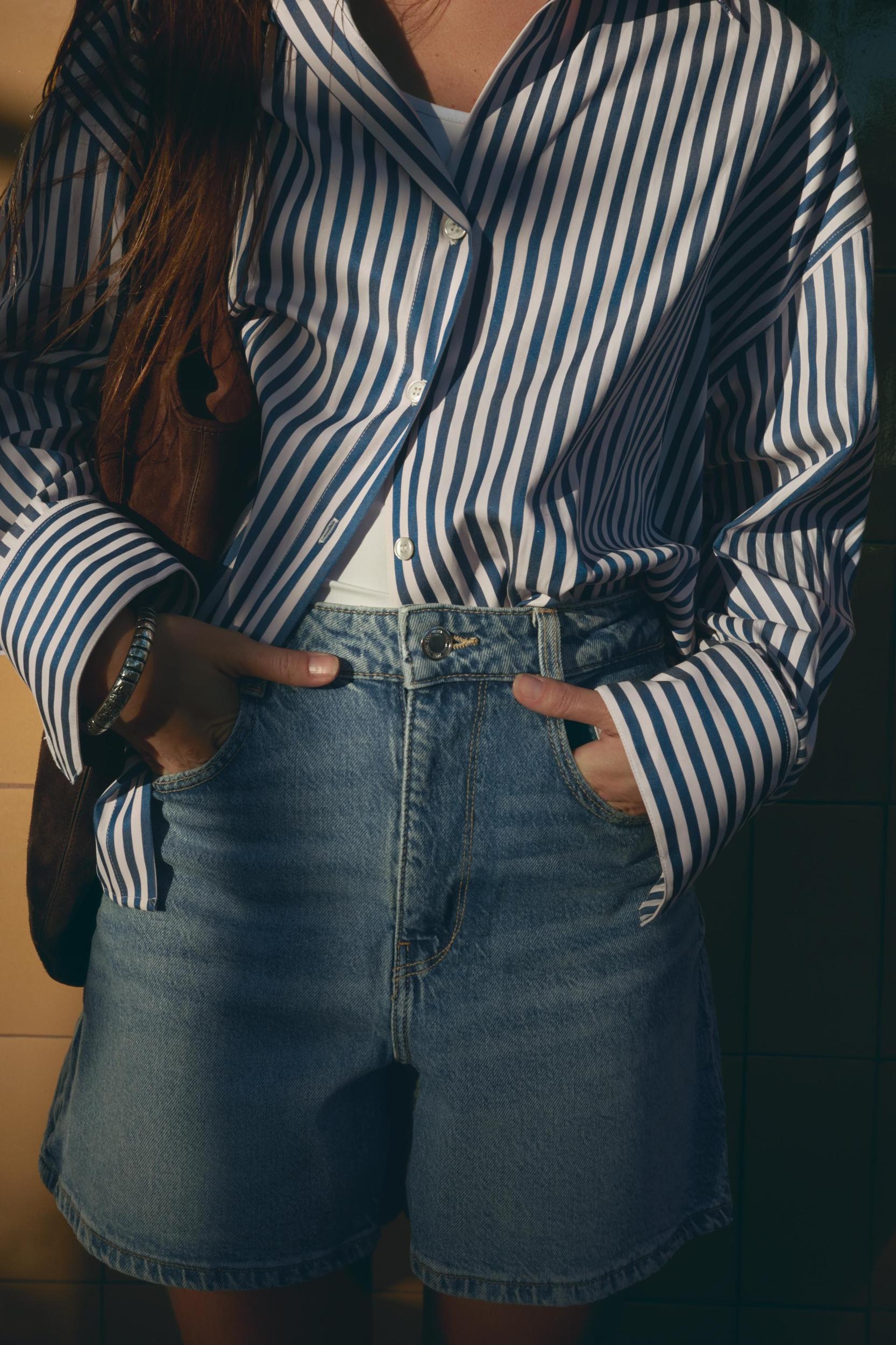 Z1975 HIGH-WAISTED MOM FIT SHORTS Product Image