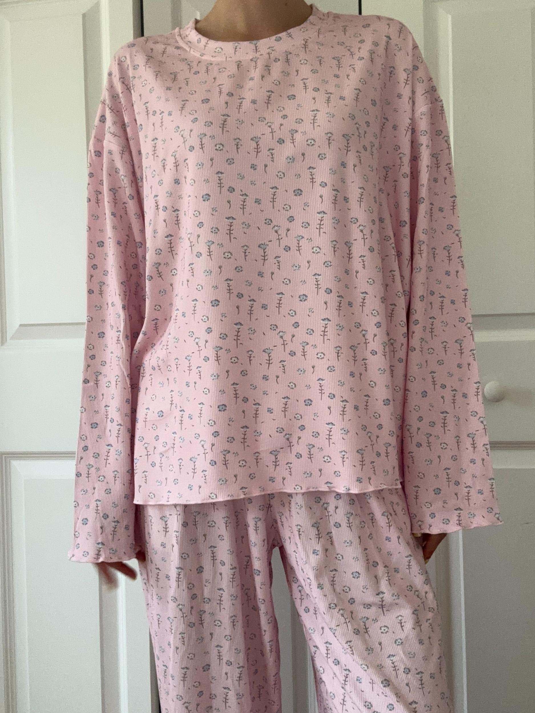 Light Pink Ditsy Floral Long Sleeve Pajama Top Product Image