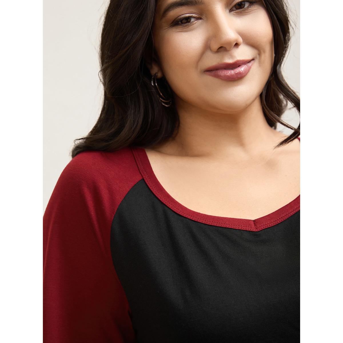 Plus Size Color Contrast Raglan Sleeve T-Shirt Black Women Casual Contrast Heart neckline Everyday T-shirts BloomChic 28/5X Product Image