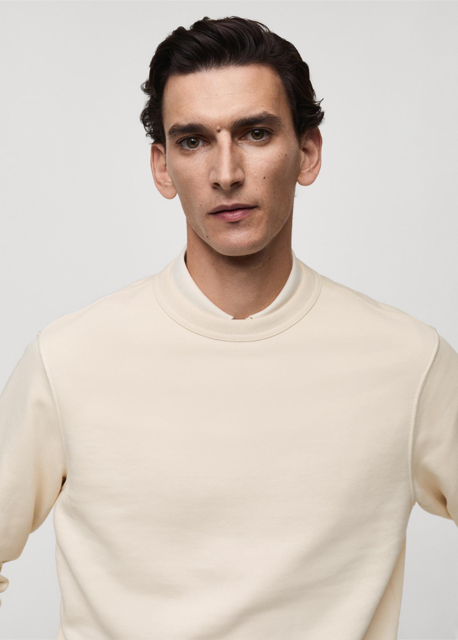 Regular-fit cotton sweatshirt - Men | MANGO USA Product Image