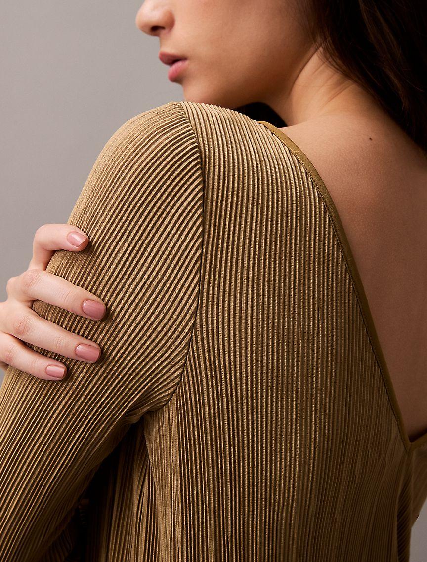 Plisse Low Back Slim T-Shirt Product Image