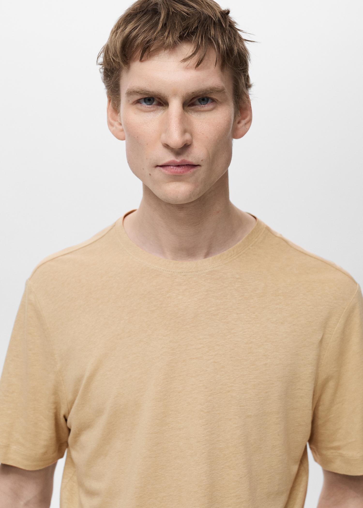 Linen slim-fit t-shirt - Men | MANGO USA Product Image