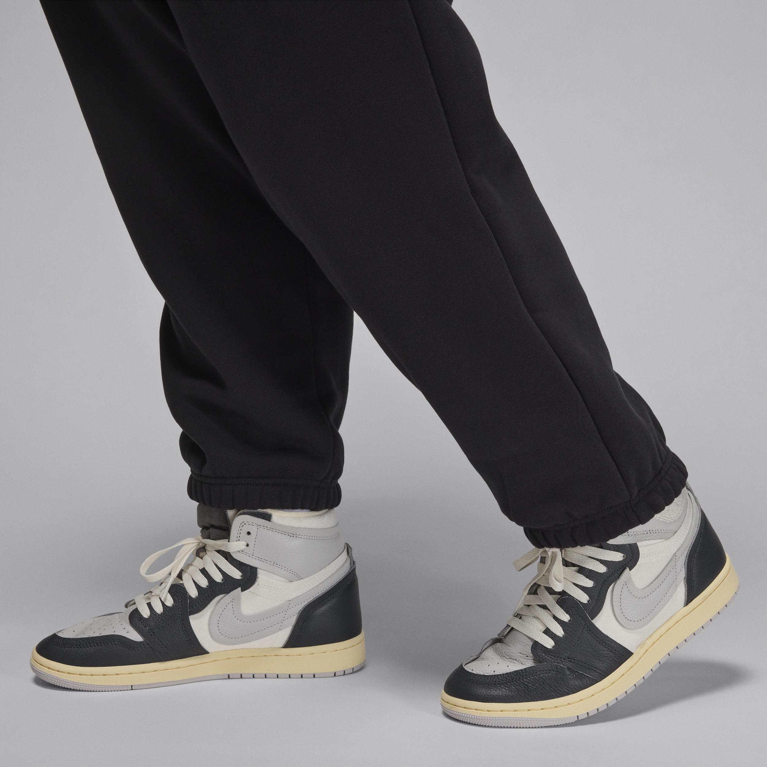 Womens Jordan Flight Fleece Pants (Plus Size) | FV7061-010 Product Image