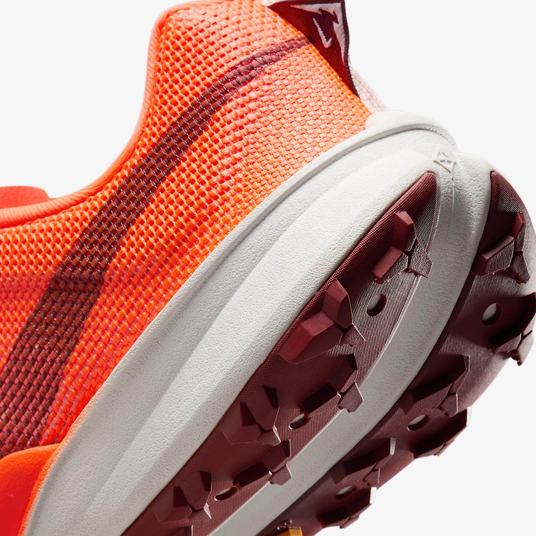 Nike Mens Kiger 10 Trail Running Shoes | FV3929-800 Product Image