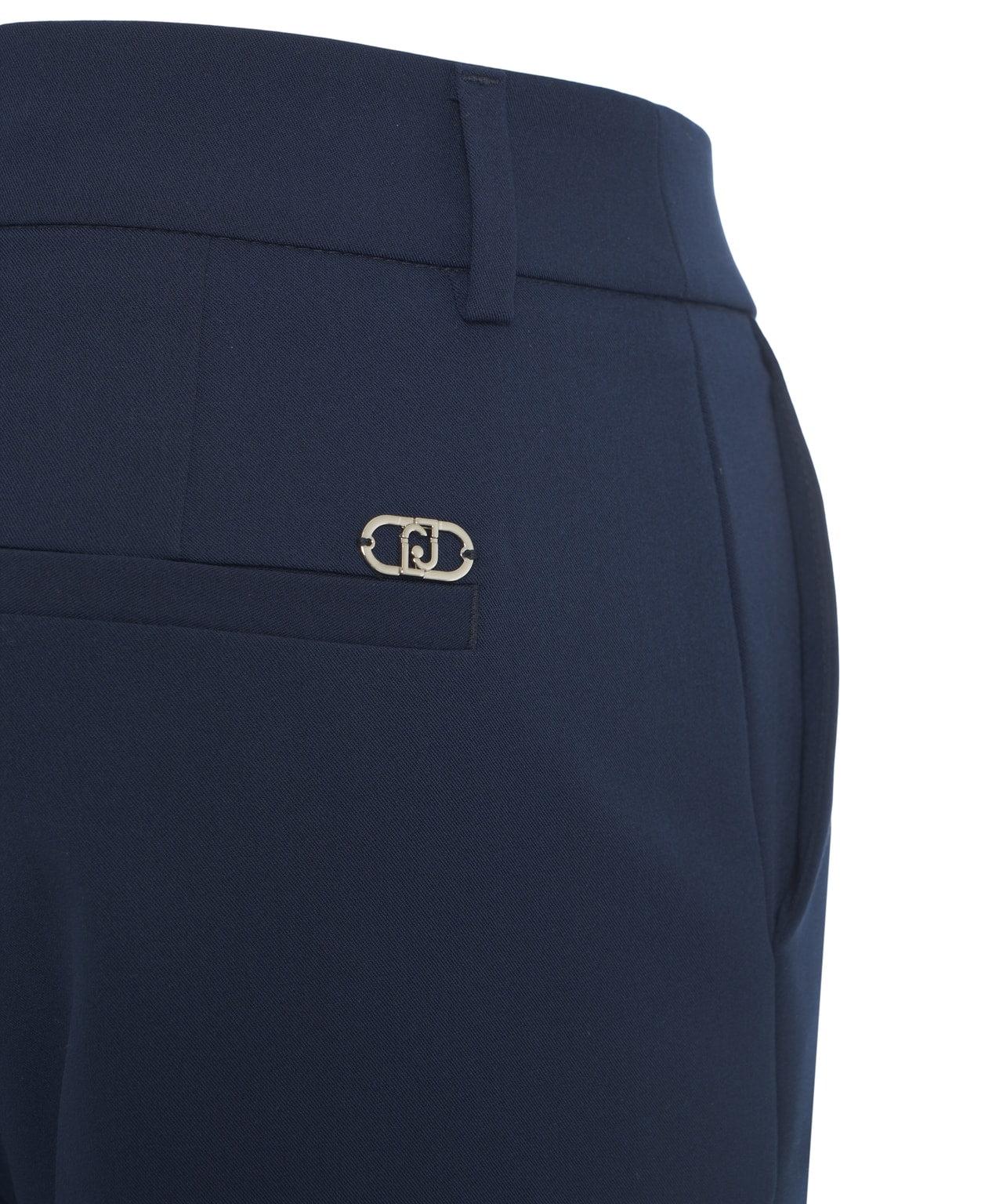 Capri pants Product Image