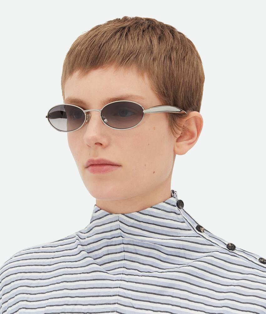Sardine Oval Sunglasses in Silver/grey Product Image
