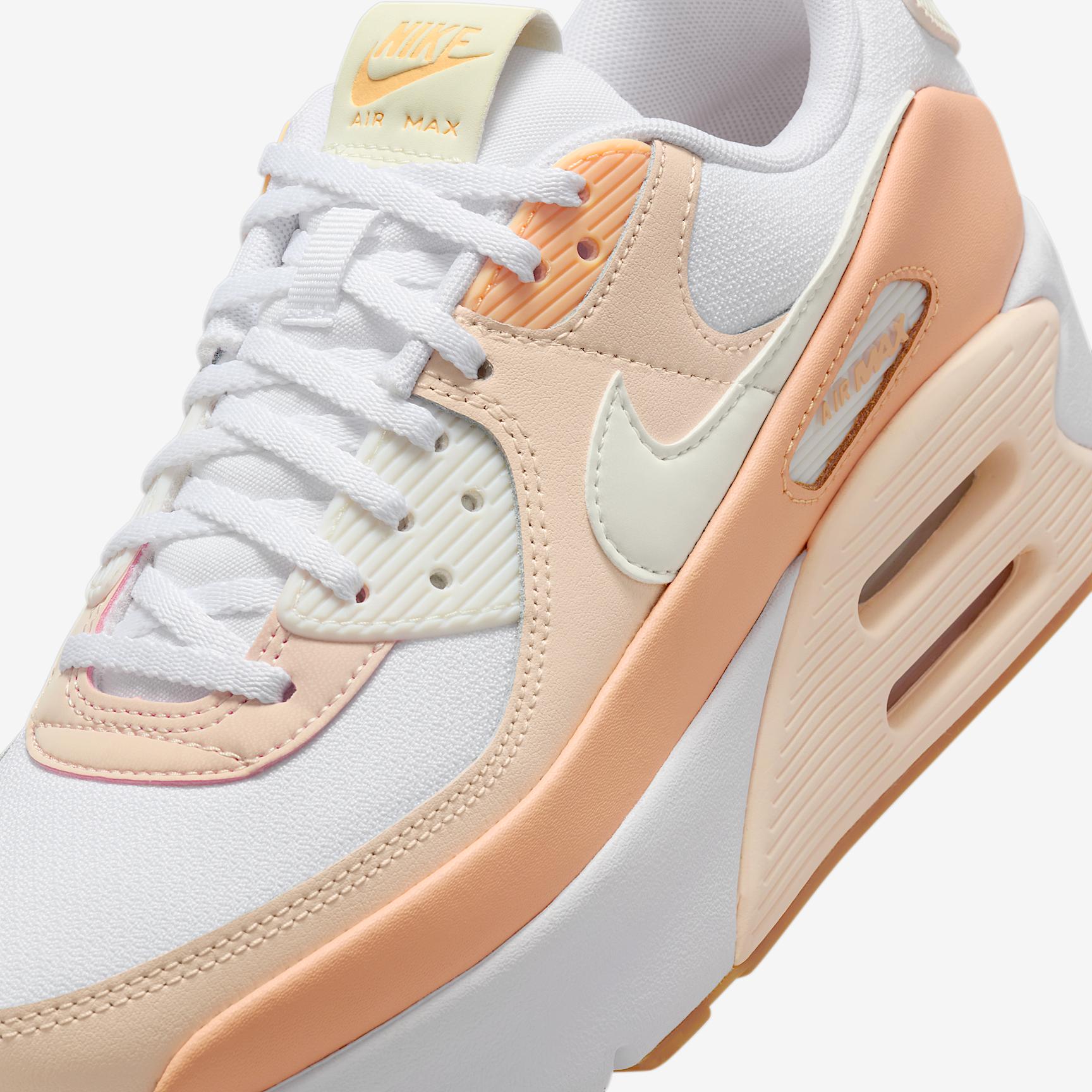 Nike Women's Air Max 90 LV Shoes Product Image