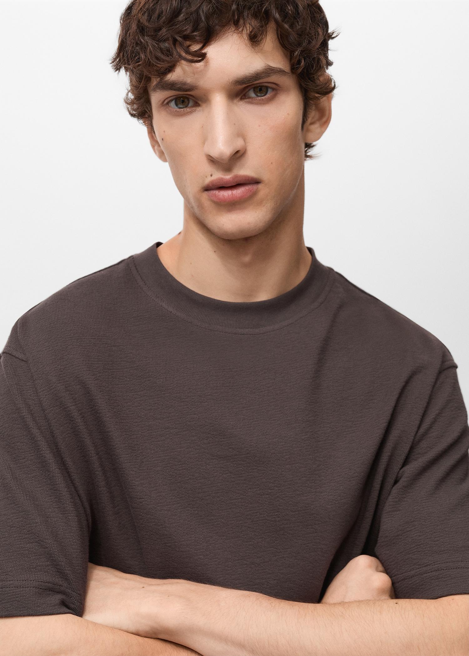 Structured relaxed-fit t-shirt - Men | MANGO USA Product Image