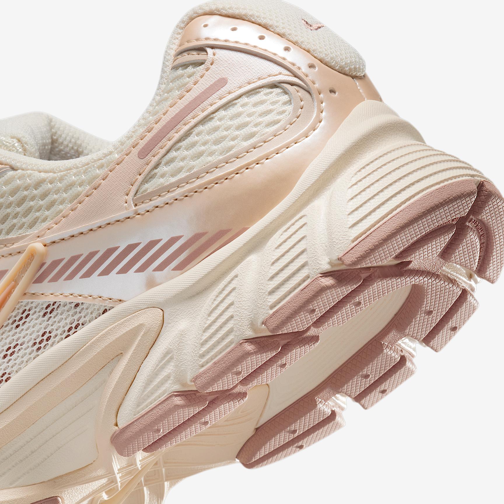 Nike Womens V5 RNR Shoes | IH5088-001 Product Image