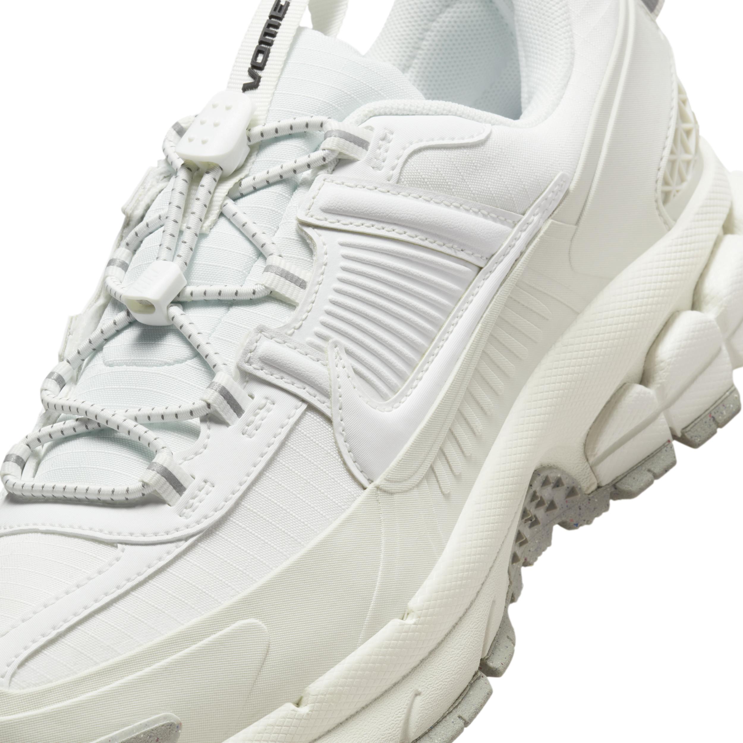 Womens Nike Zoom Vomero Roam Casual Shoes Product Image