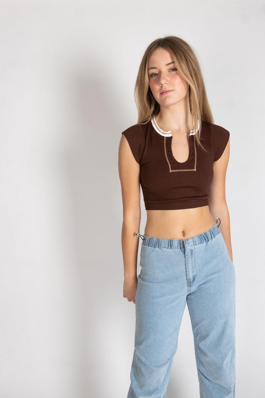 Sporty Notch Neck Seamless Tee Product Image