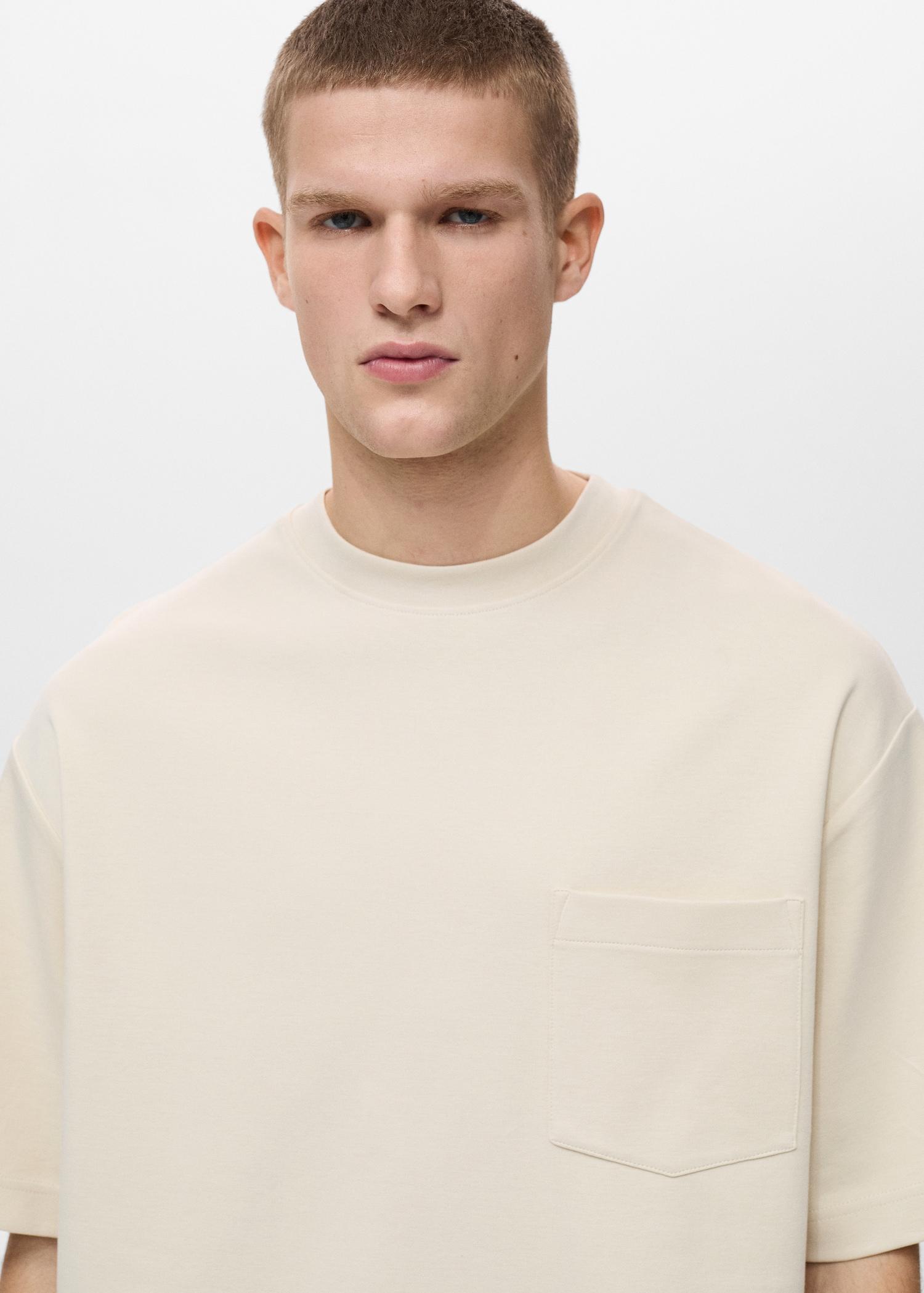 Oversize cotton pocket T-shirt - Men | MANGO USA Product Image
