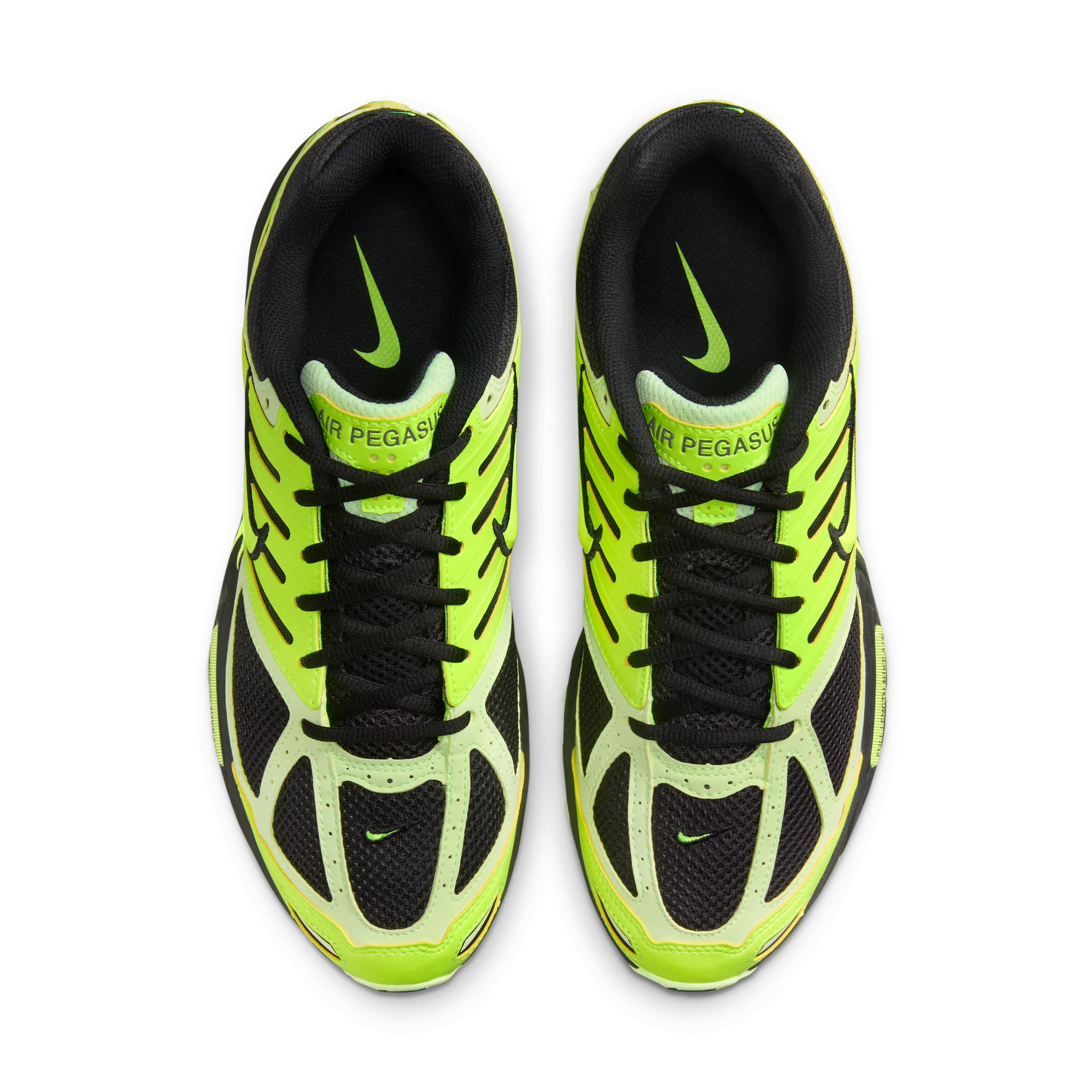 Nike Men's Air Pegasus 2005 Shoes Product Image