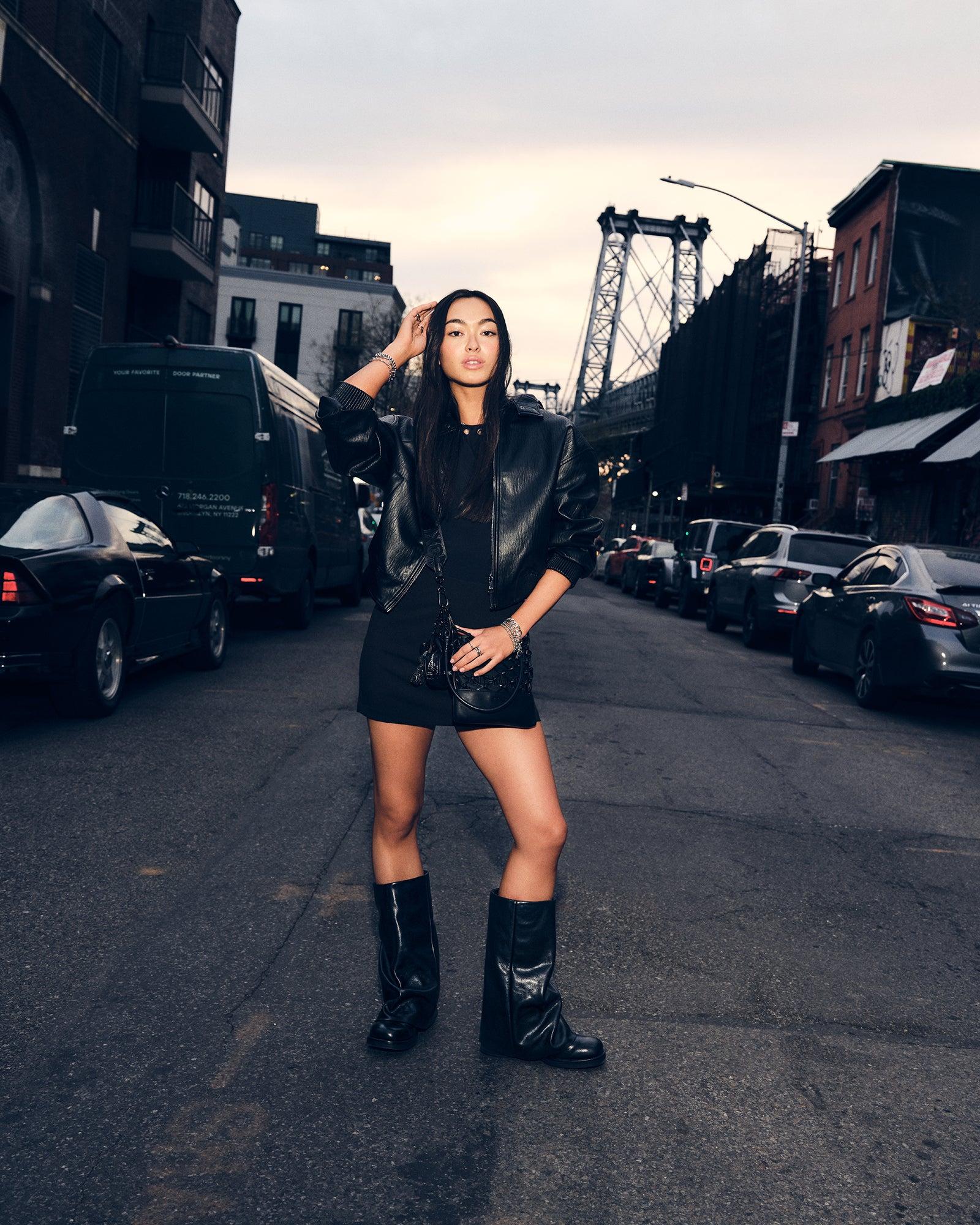 BENTON BLACK LEATHER Female Product Image