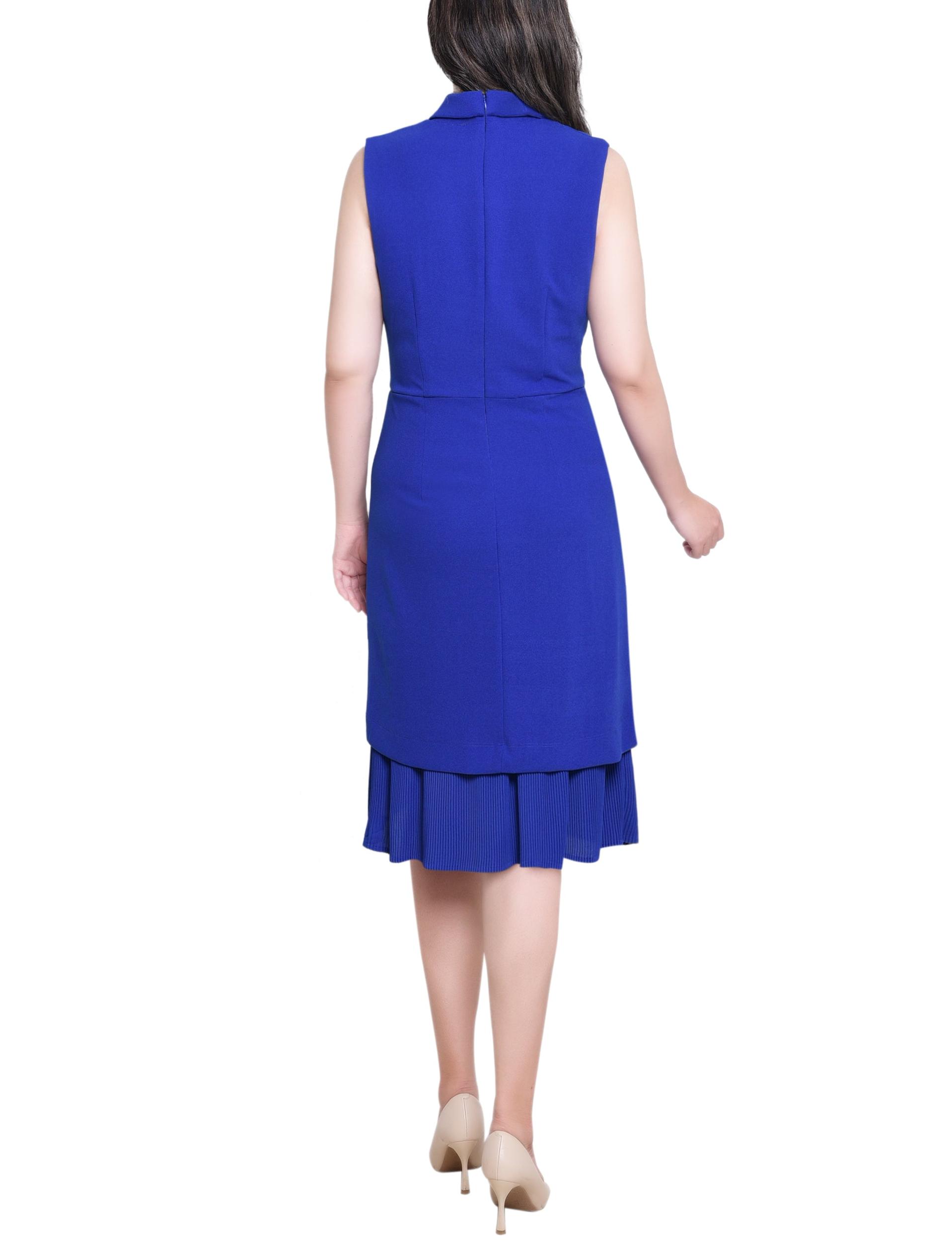Royal Sleeveless Suit With Pleated Skirt Product Image