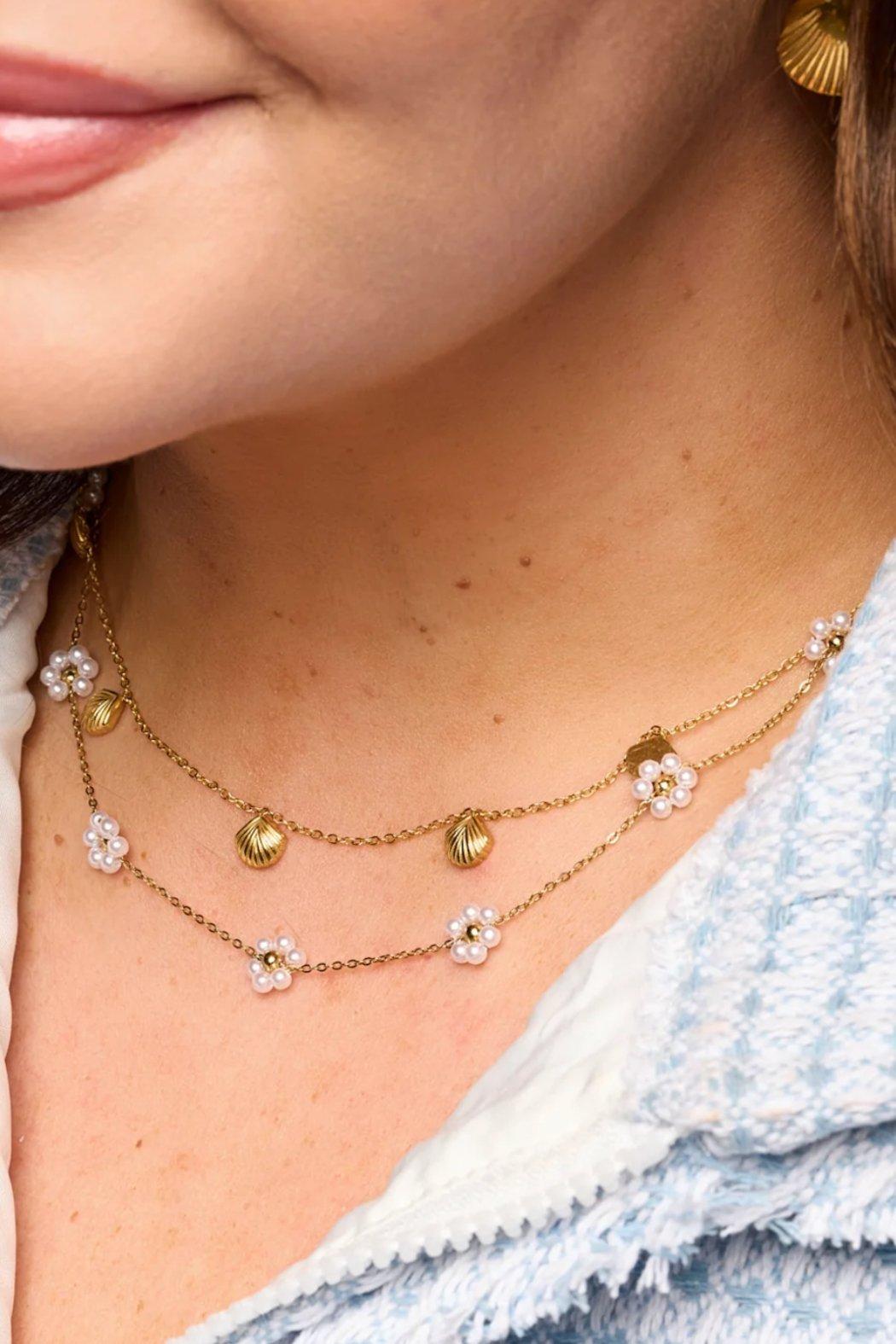 Pearl Daisy Necklace Product Image