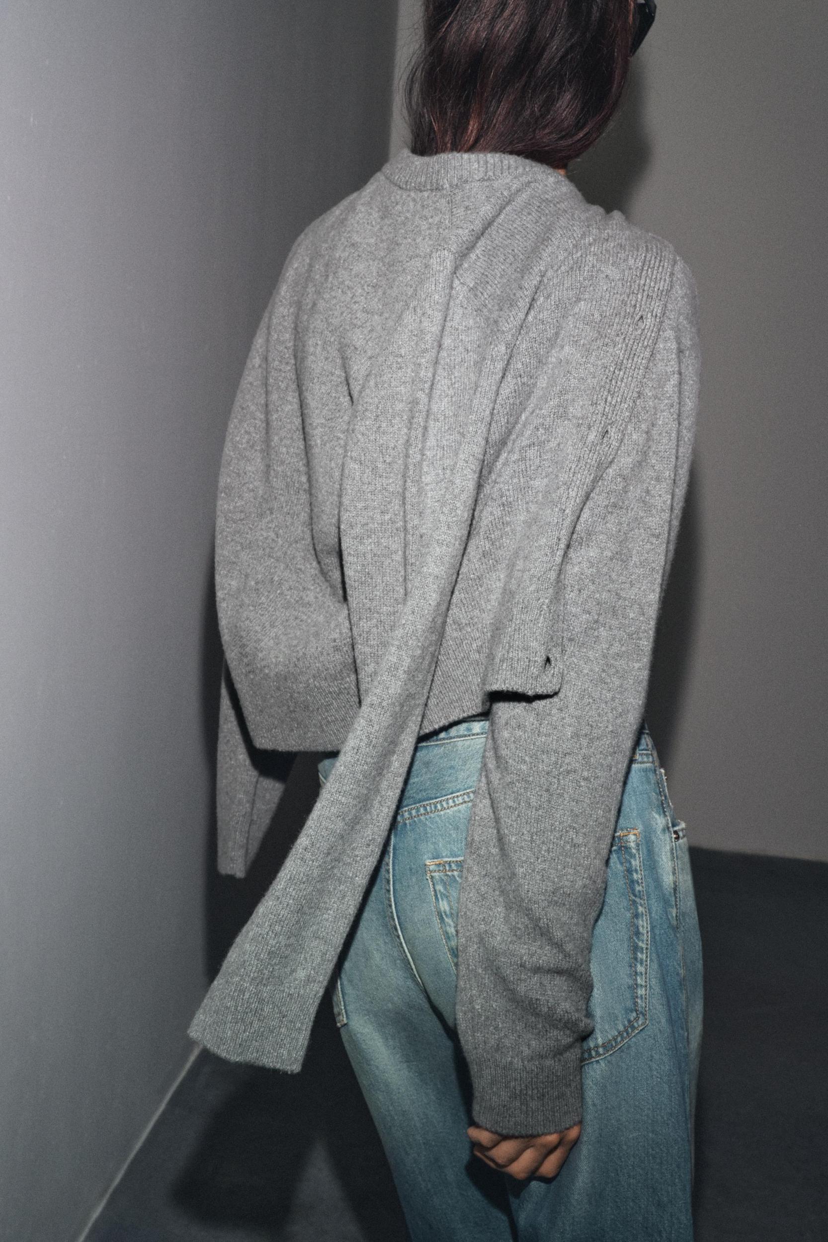 CASHMERE AND WOOL BASIC CARDIGAN Product Image