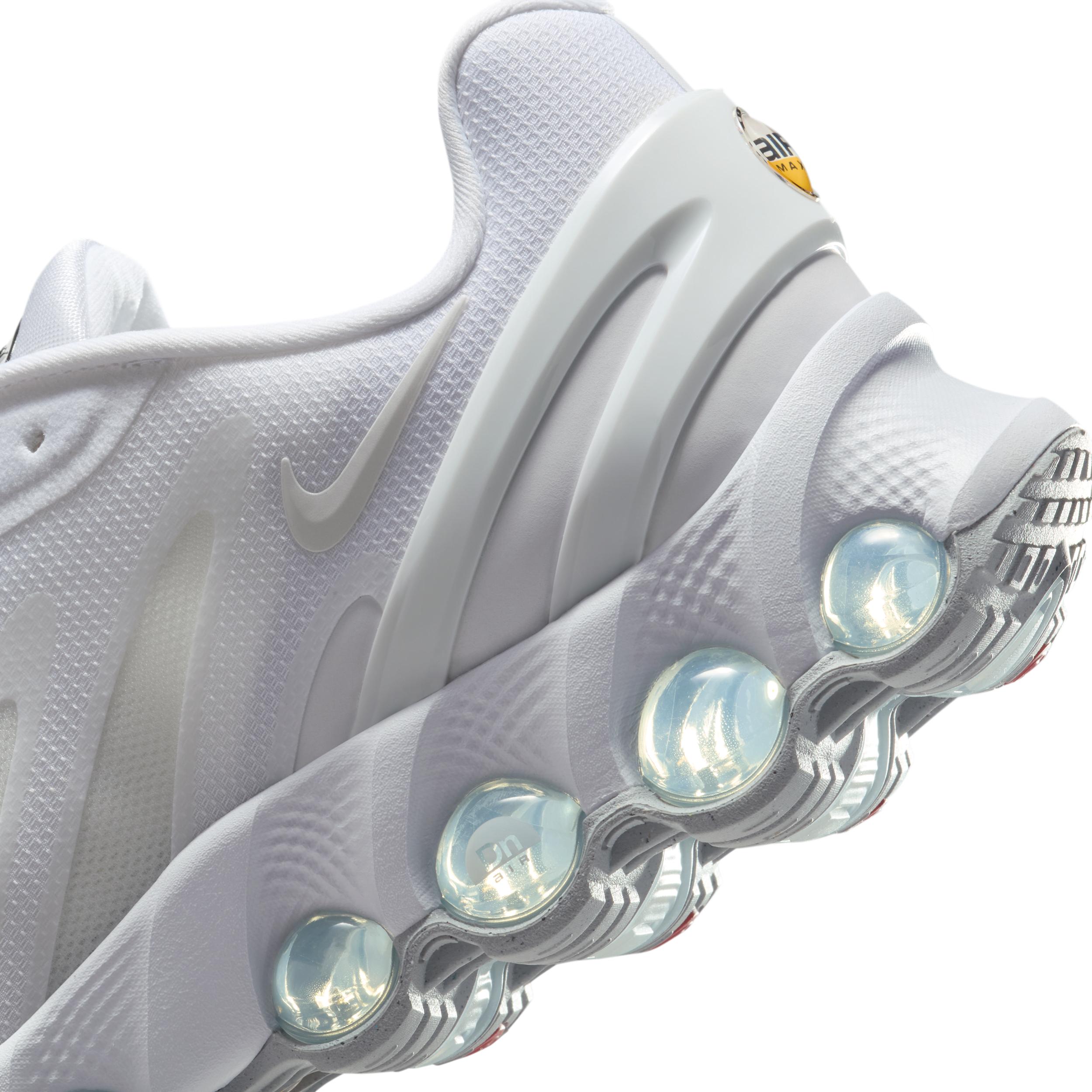 Nike Men's Air Max Dn8 Shoes Product Image