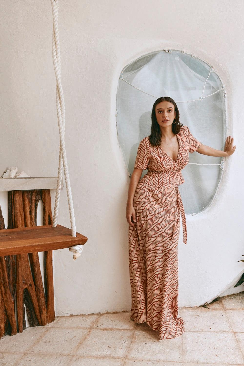 Londyn Top Tile Product Image