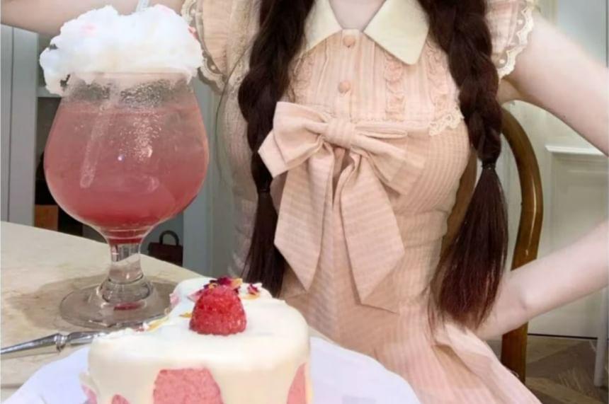 Sleeveless Collared Plain Bow Detail Romper Product Image