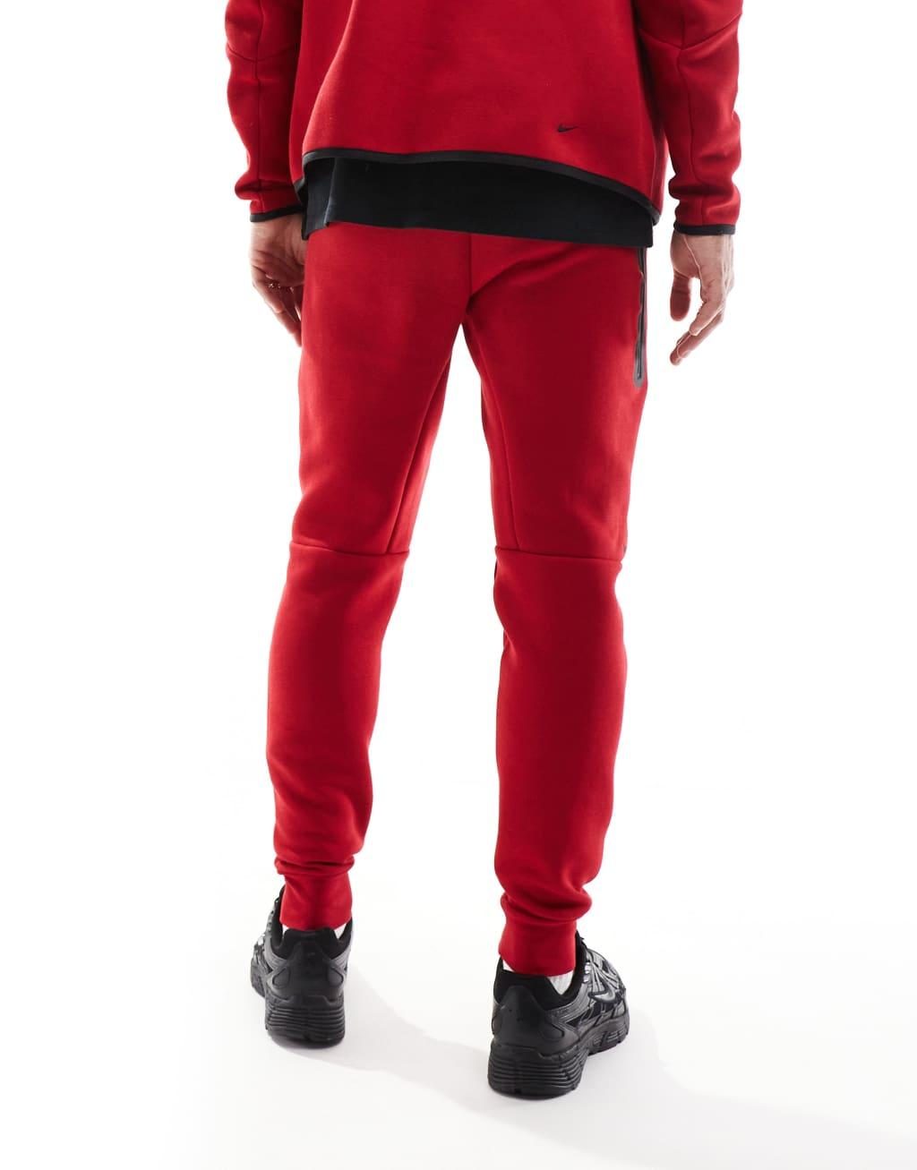 Nike Tech Fleece cuffed sweatpants in red Product Image