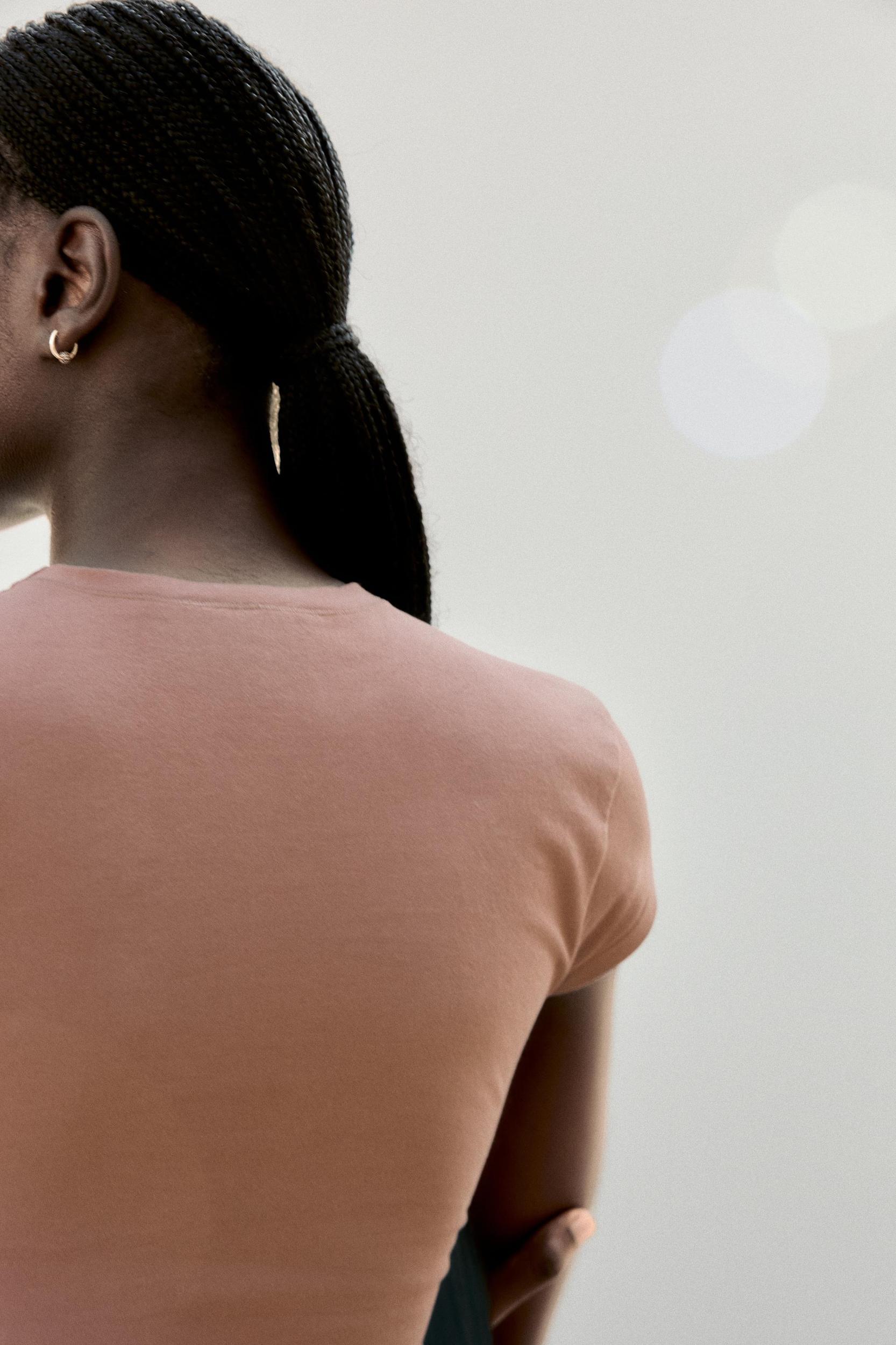 SLIM FIT SHORT SLEEVE T-SHIRT Product Image