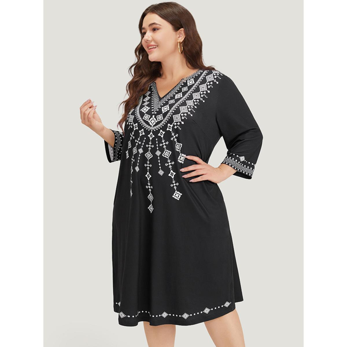 Plus Size Bandana Print V Neck Pocket Midi Dress Black Women Vacation Plain V-neck Elbow-length sleeve Curvy Midi Dress BloomChic 18-20/2X Product Image