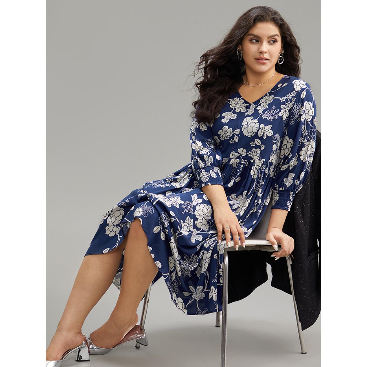 Plus Size Supersoft Essentials Silhouette Floral Print Pocket Dress Navy Women Resort Gathered V-neck Elbow-length sleeve Curvy Midi Dress BloomChic 26/4X Product Image