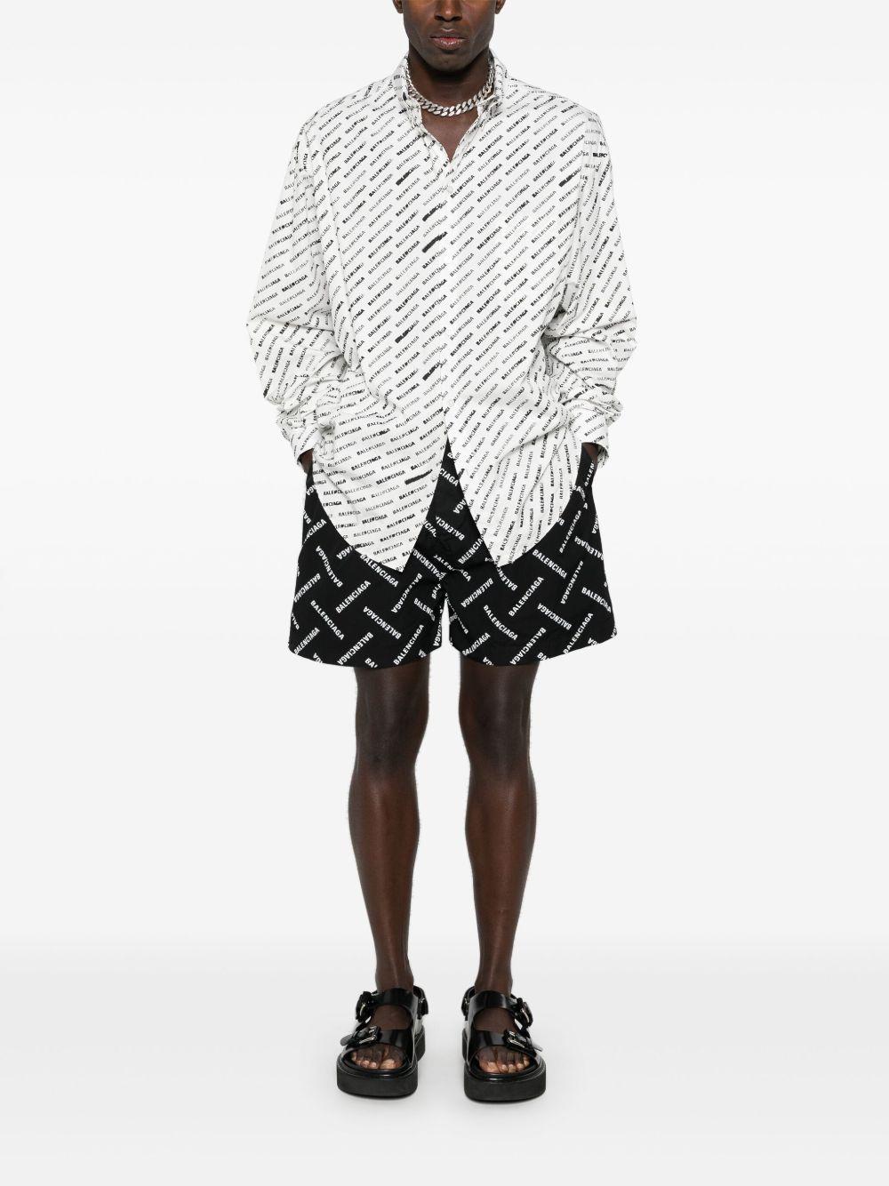 logo-print shorts Product Image