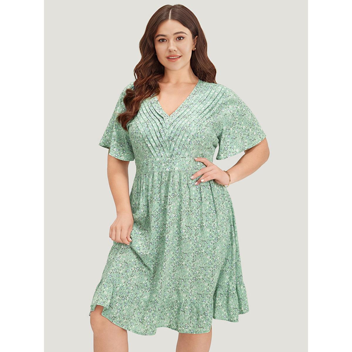 Plus Size Ditsy Floral Plicated Detail Ruffles Wideband Waist Dress Mint Women Elegant Gathered V-neck Short sleeve Curvy Knee Dress BloomChic 28/5X Product Image