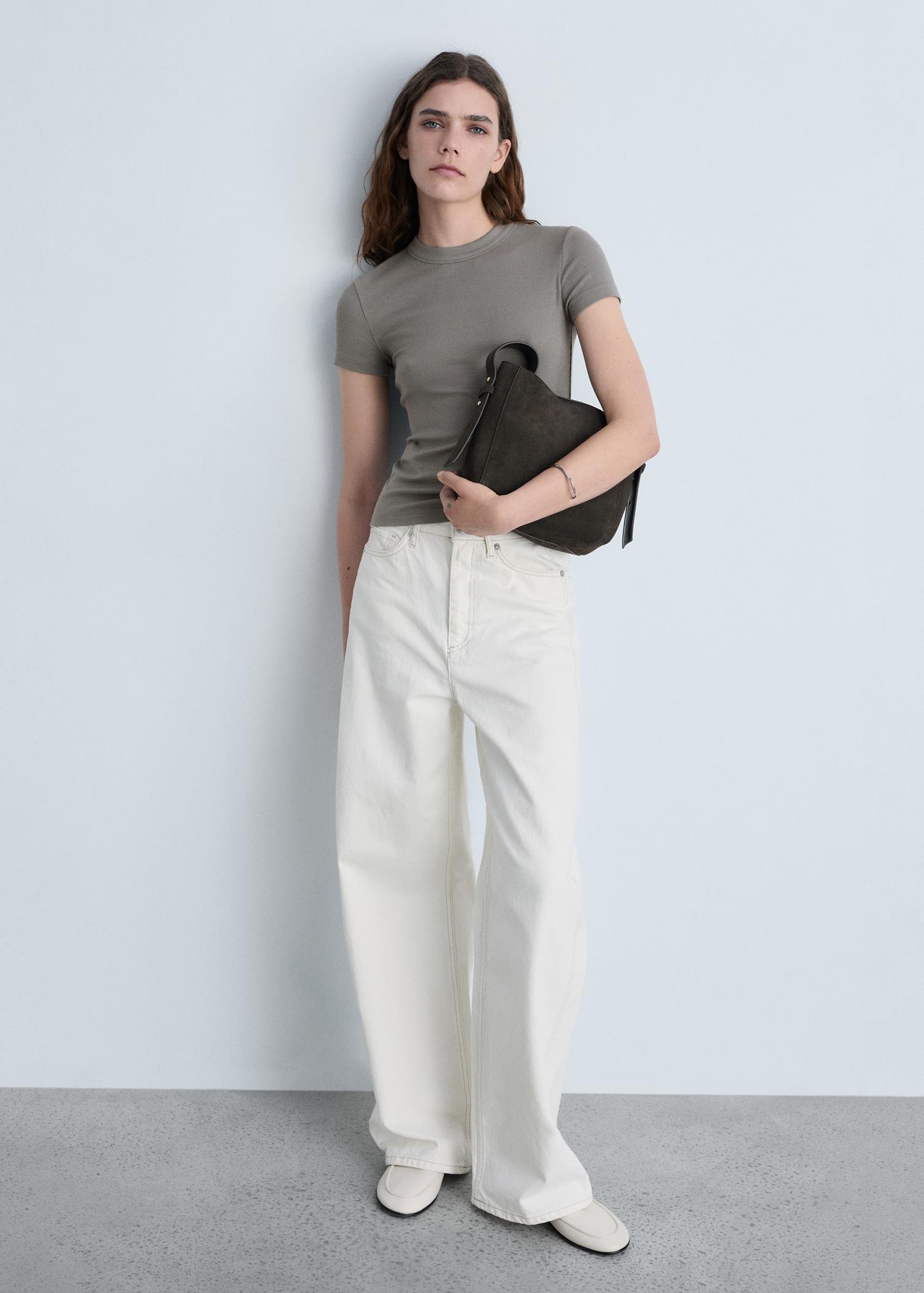 Short-sleeved fitted t-shirt - Women | MANGO USA Product Image