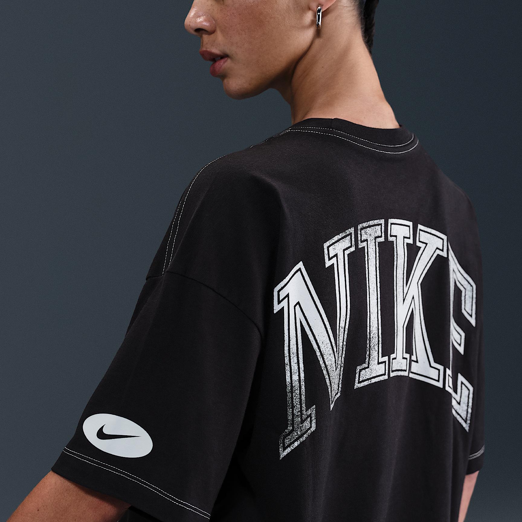 Nike Sportswear Women's Graphic T-Shirt Product Image