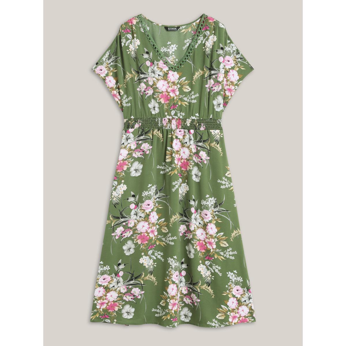 Plus Size Floral Print Lace Trim Pockets Maxi Dress Greenbean Women Elegant Woven ribbon&lace trim V-neck Cap Sleeve Curvy BloomChic 12/L Product Image