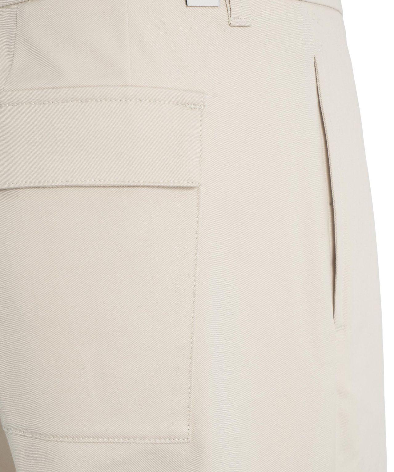 Chino with pleats Product Image