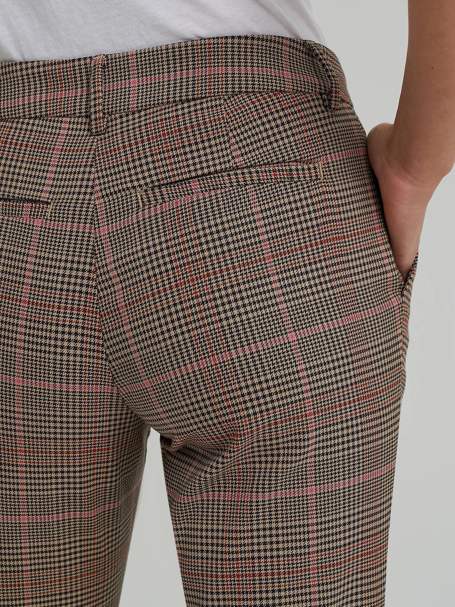 Women’s Wrinkle Free Straight Leg Pant | Relaxed Fit | Lee® Product Image