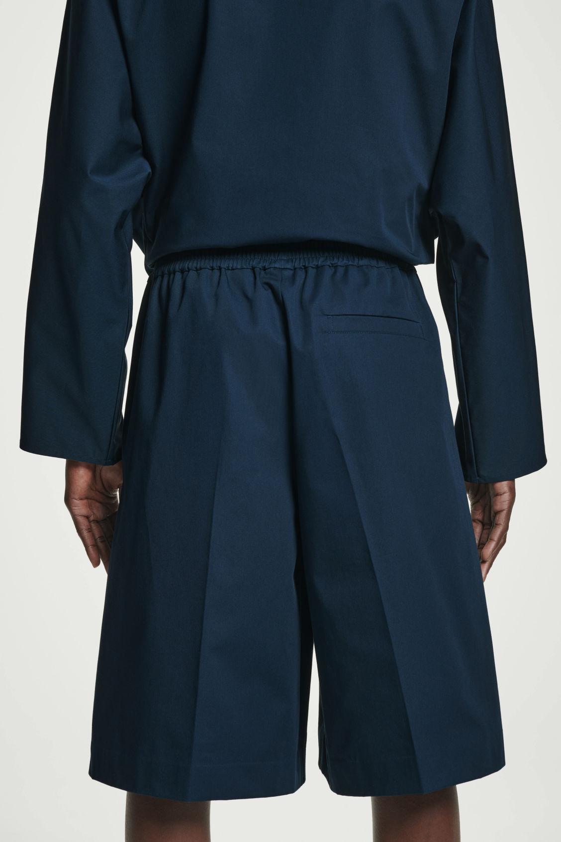 OVERSIZED ELASTICATED WIDE-LEG SHORTS Product Image