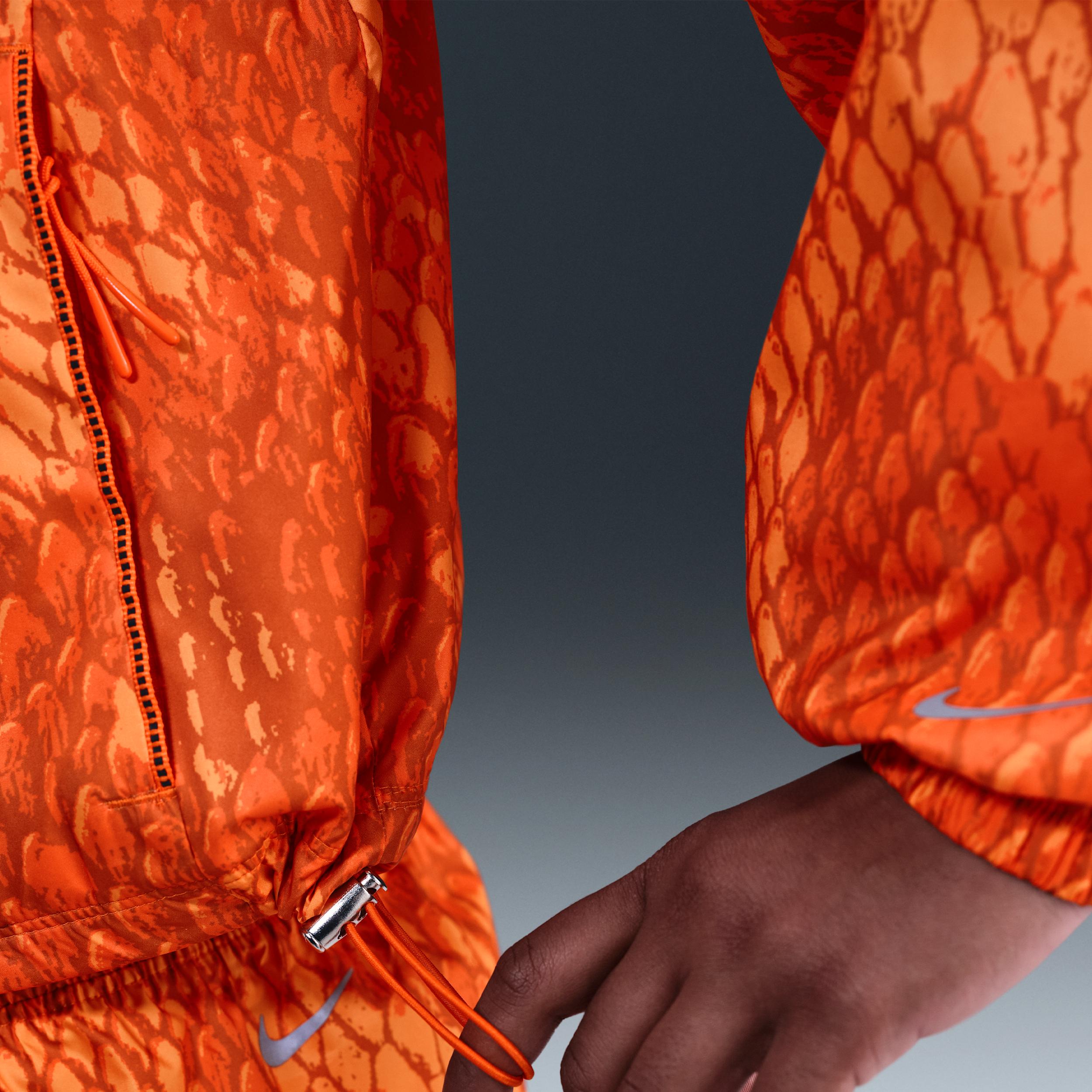 Nike Womens Kobe Lightweight Woven Jacket | IB2718-819 Product Image