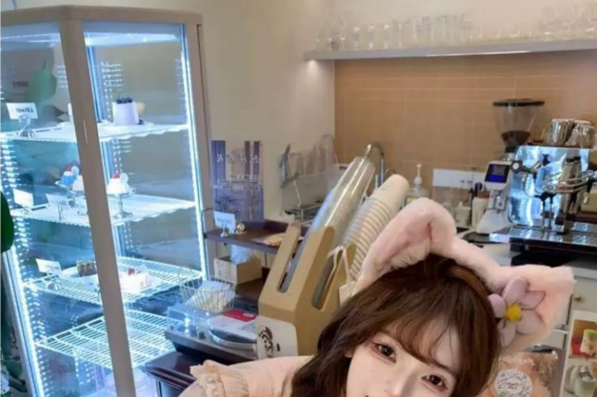 Sleeveless Collared Plain Bow Detail Romper Product Image