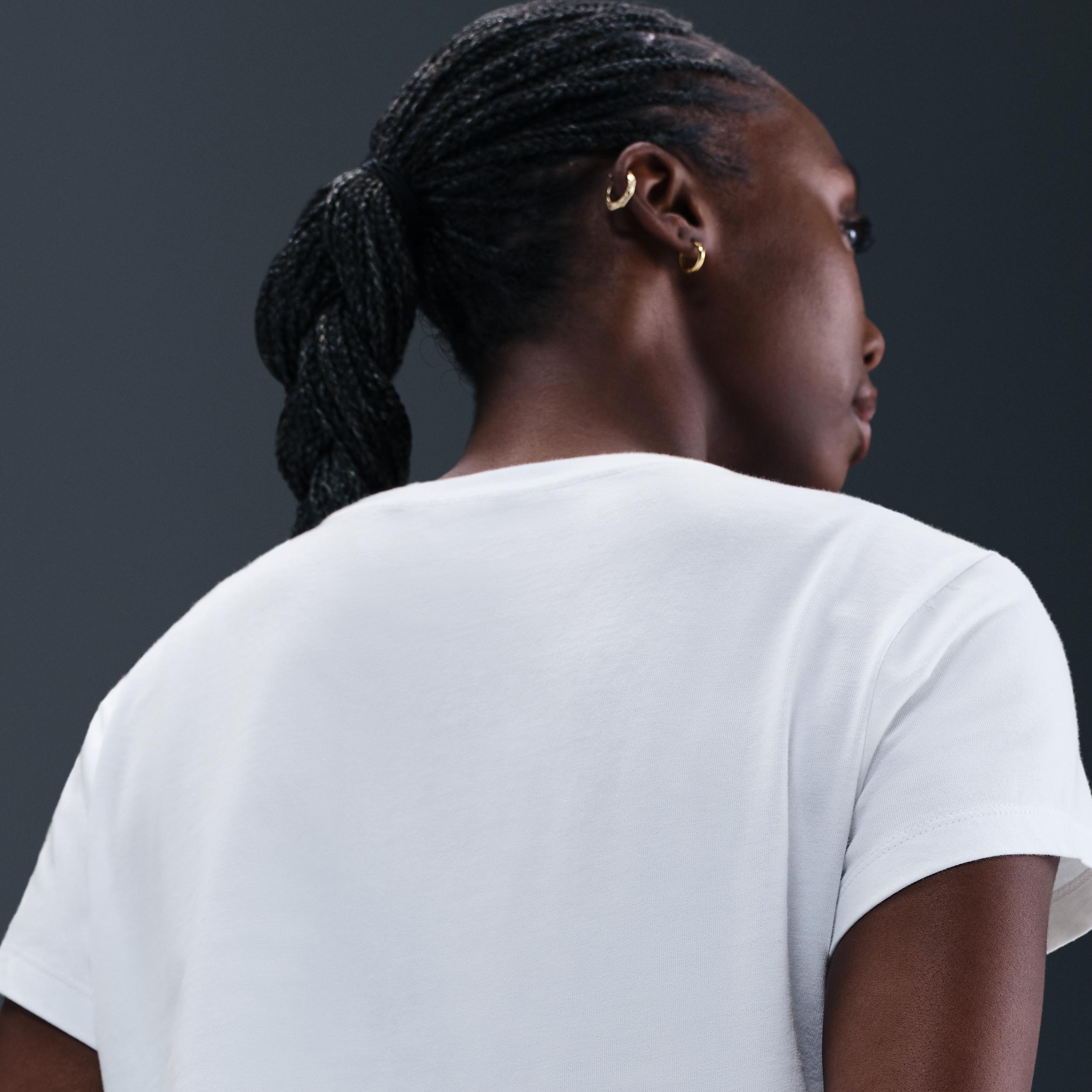 Womens Nike Sportswear Short-Sleeve Graphic T-Shirt | HV5002-100 Product Image