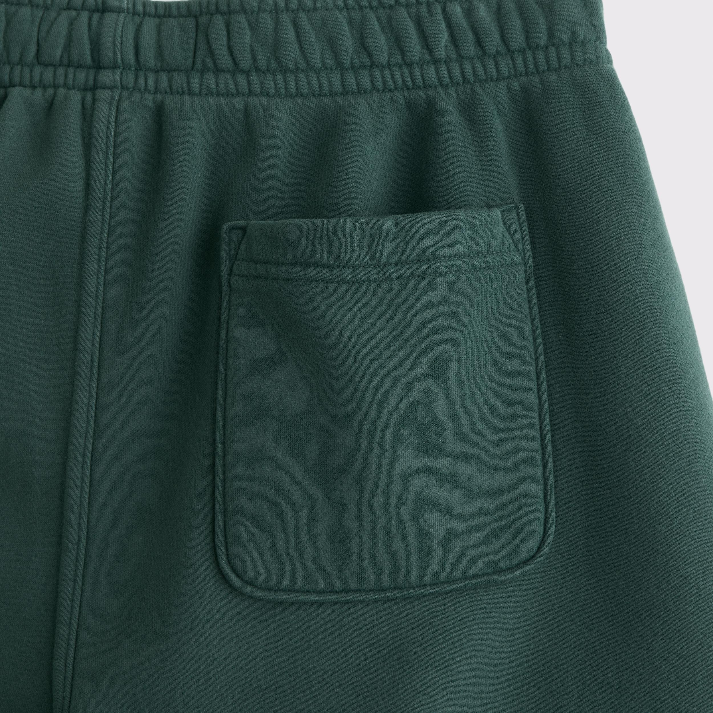 Essential Short Product Image