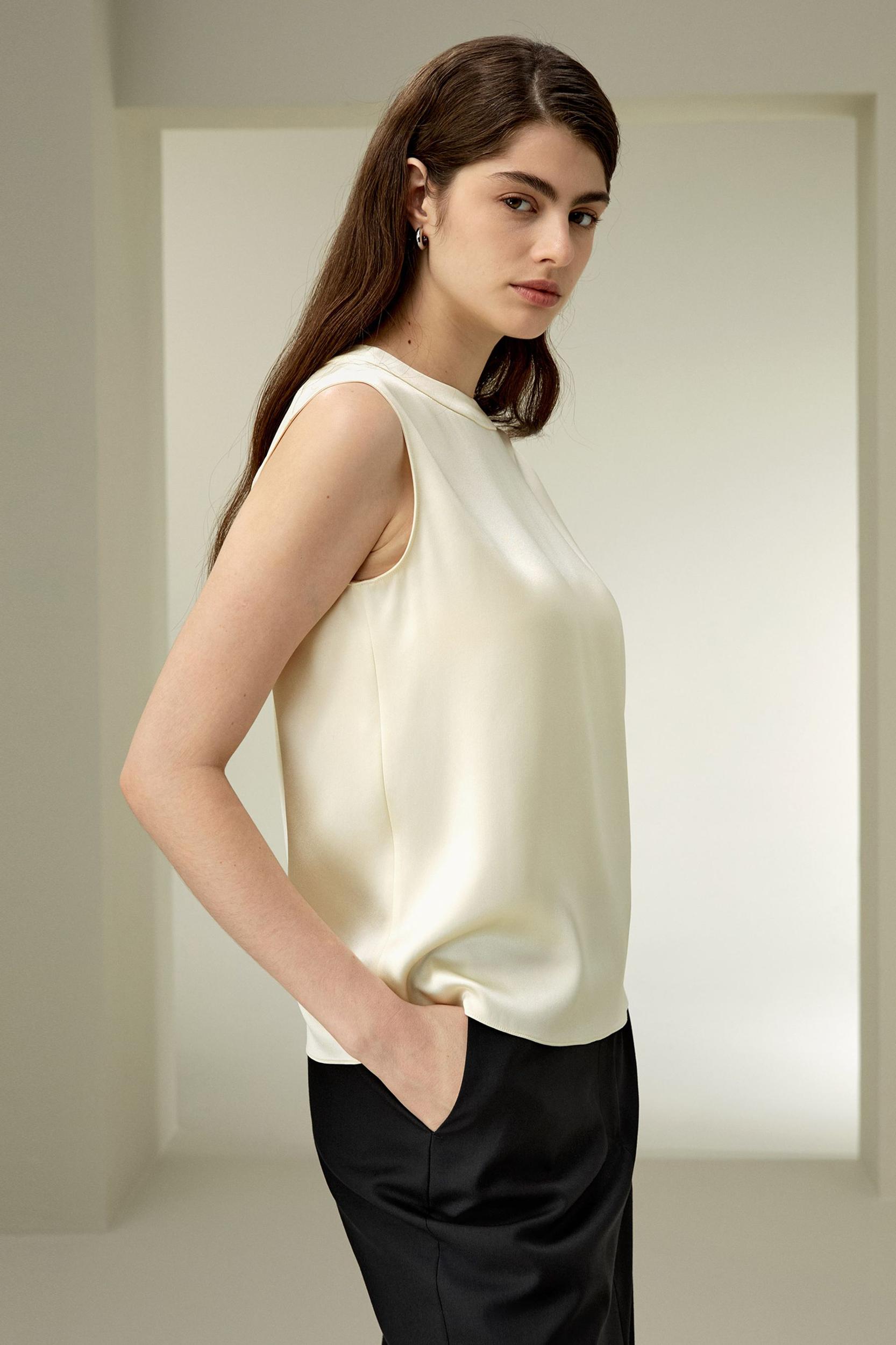 Sleeveless round neck silk top Product Image