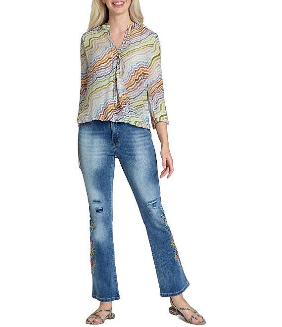 APNY Wavy Diagonal Printed V-Neck 3/4 Sleeve Crossover Top Product Image