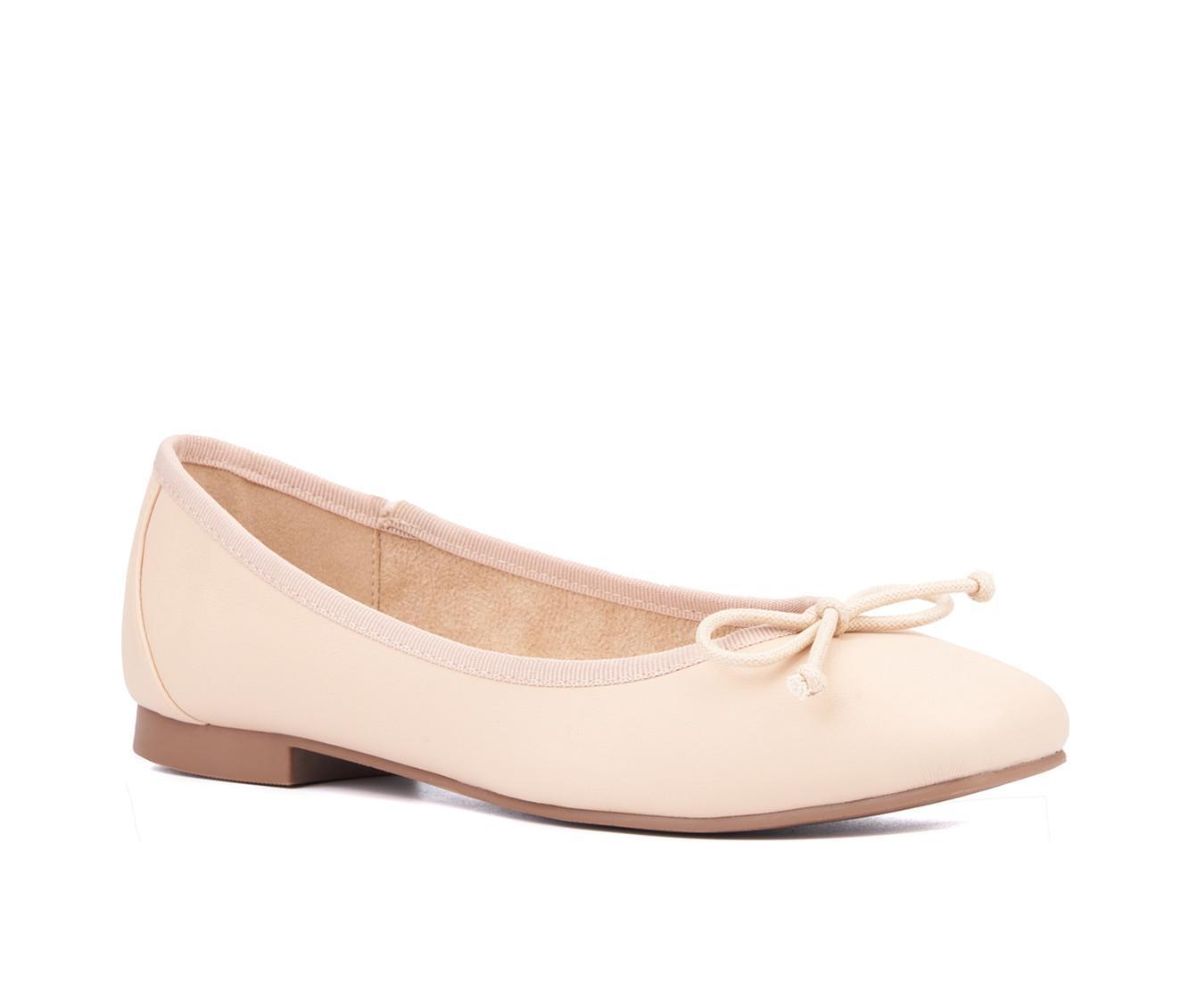 Women's New York and Company Paulina Flats Product Image