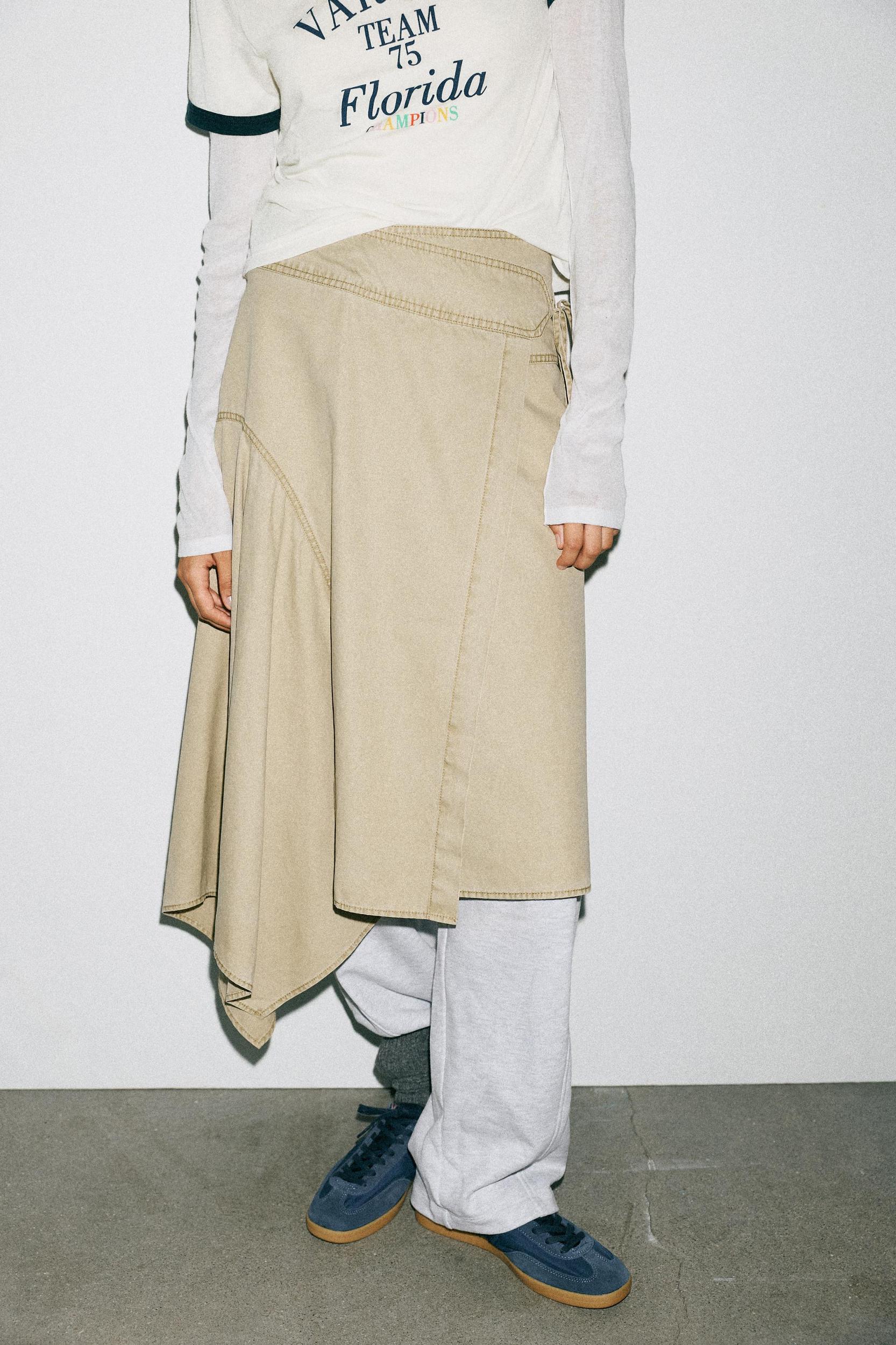 COLOR-COMBINATION SNEAKERS Product Image