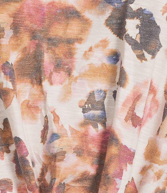 Democracy Petite Size Abstract Floral Crew Neck Short Sleeve Knot Hem Knit Top Product Image