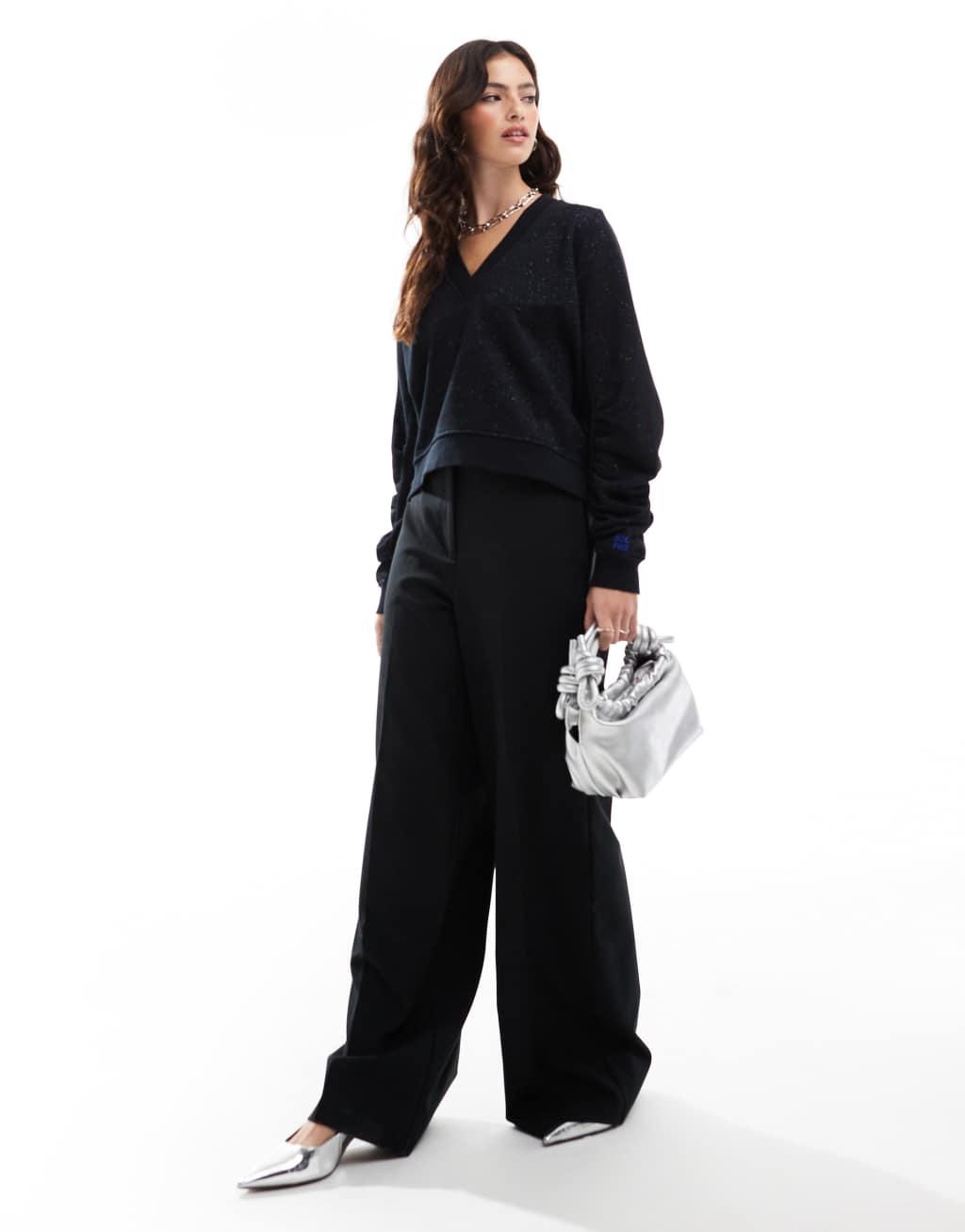 Scalpers gathered sweater in black   Product Image